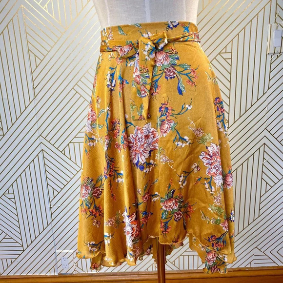 Boohoo Plus Floral Print‎ Hanky Hem Tie Waist Skirt - Picture 2 of 9